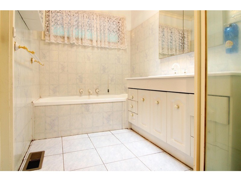 16 Falconer Road, Boronia VIC 3155