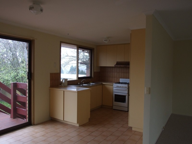 13 Barker Drive, Mooroolbark VIC 3138