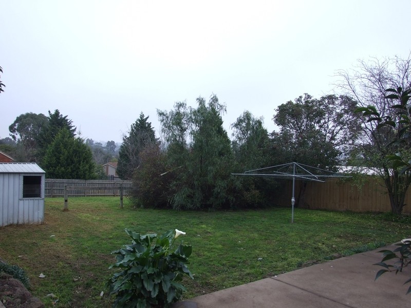 13 Barker Drive, Mooroolbark VIC 3138