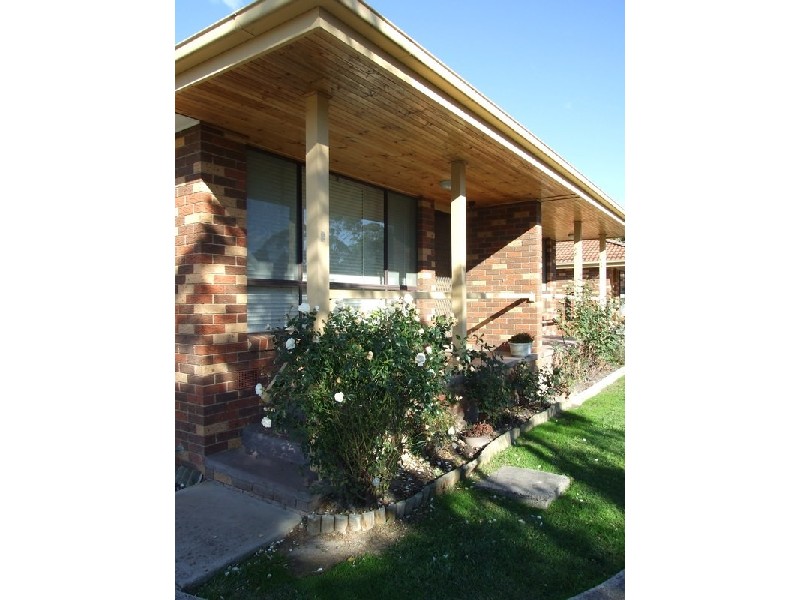 2/104 Sherlock Road, Mooroolbark VIC 3138