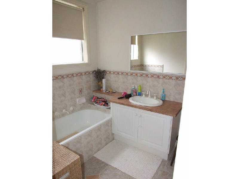 1/16 Mountain View Road, Kilsyth VIC 3137