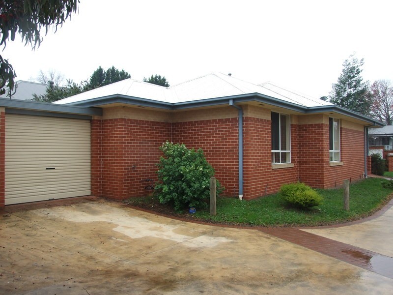 1/16 Mountain View Road, Kilsyth VIC 3137