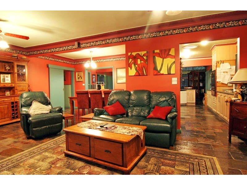 24 Harley Crescent, Mooroolbark VIC 3138