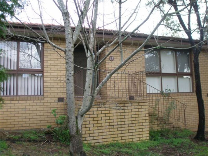 27 Zina Grove, Mooroolbark VIC 3138