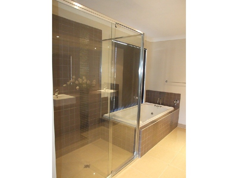 17 Kingston Way, Mooroolbark VIC 3138