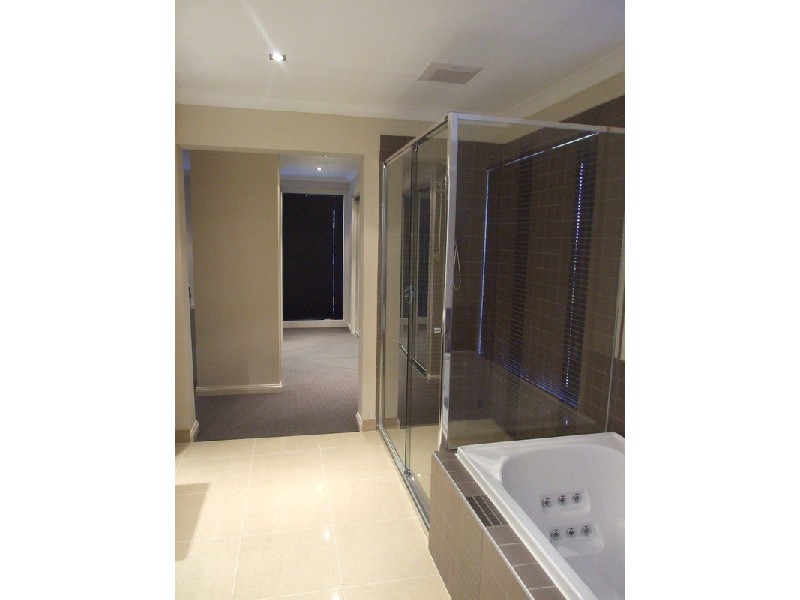 17 Kingston Way, Mooroolbark VIC 3138