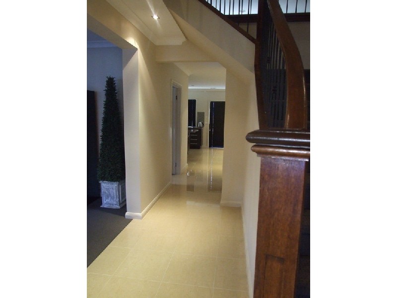 17 Kingston Way, Mooroolbark VIC 3138