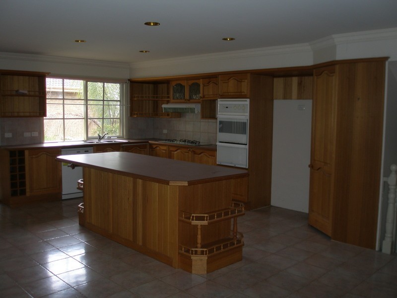 11 Kirkford Drive, Mooroolbark VIC 3138