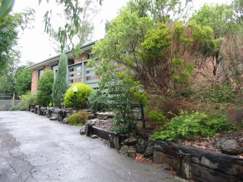 27 Myoora Drive, Mooroolbark VIC 3138