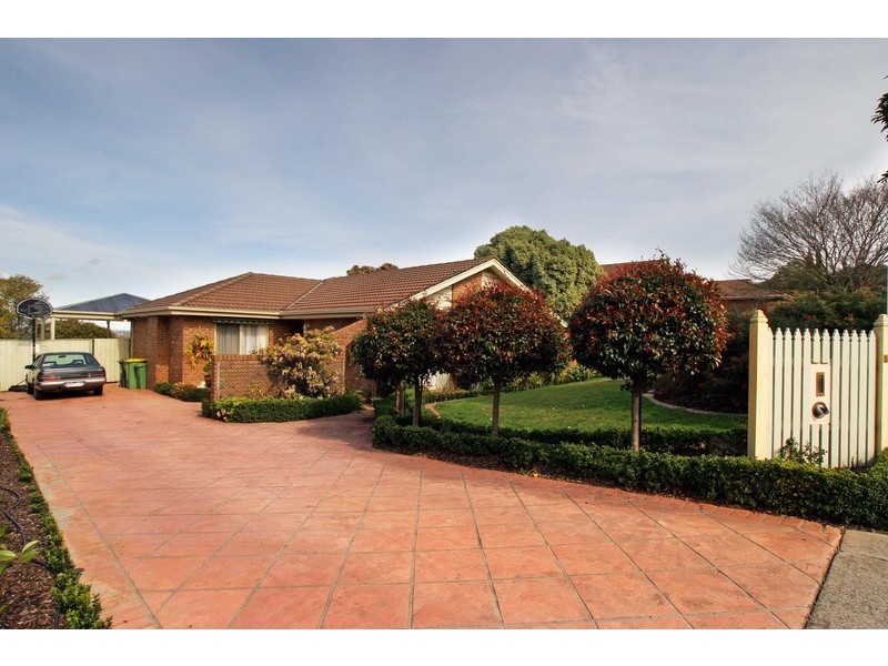 15 Statesman Crescent, Mooroolbark VIC 3138