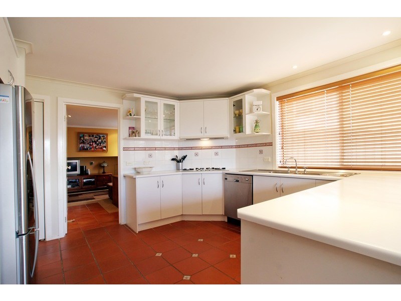 18 Greenbank Drive, Mooroolbark VIC 3138