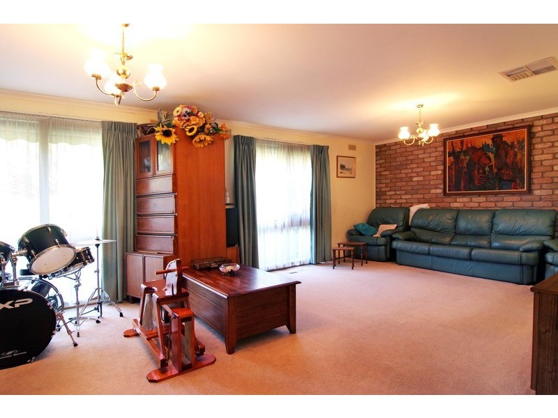 1 Landara Court, Mooroolbark VIC 3138