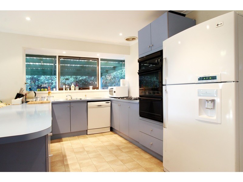 18 Cheriton Drive, Mooroolbark VIC 3138