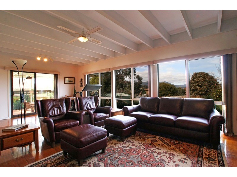 15 Statesman Crescent, Mooroolbark VIC 3138