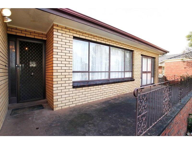 3/8 Churchill Road, Croydon VIC 3136