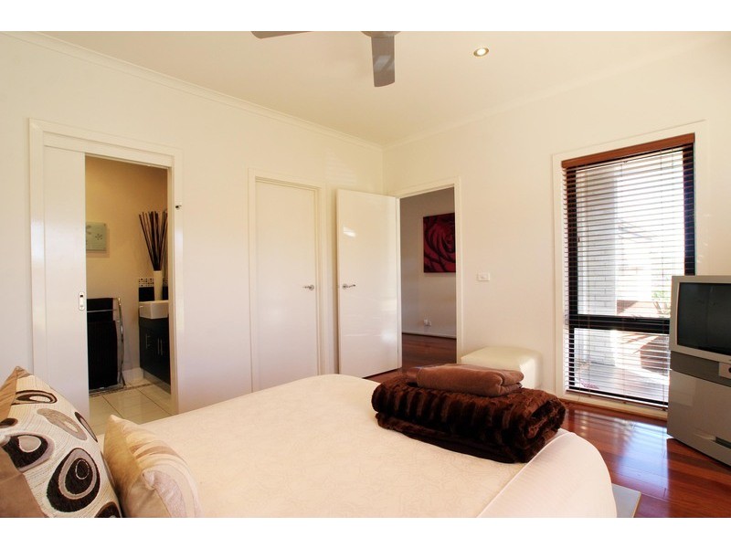 42 Sweetland Road, Mooroolbark VIC 3138