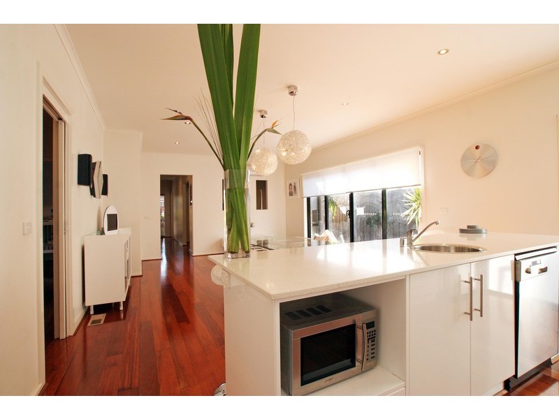 42 Sweetland Road, Mooroolbark VIC 3138