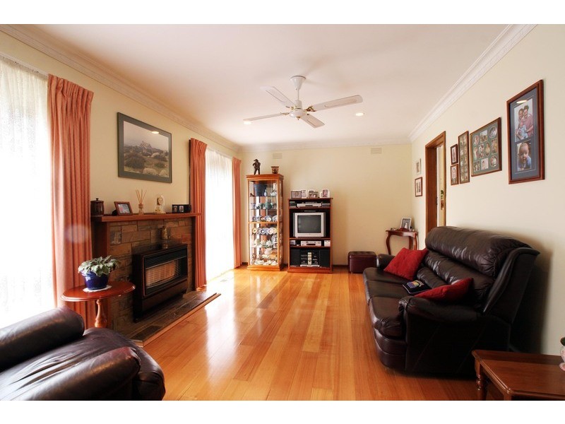 119 Esther Crescent, Mooroolbark VIC 3138