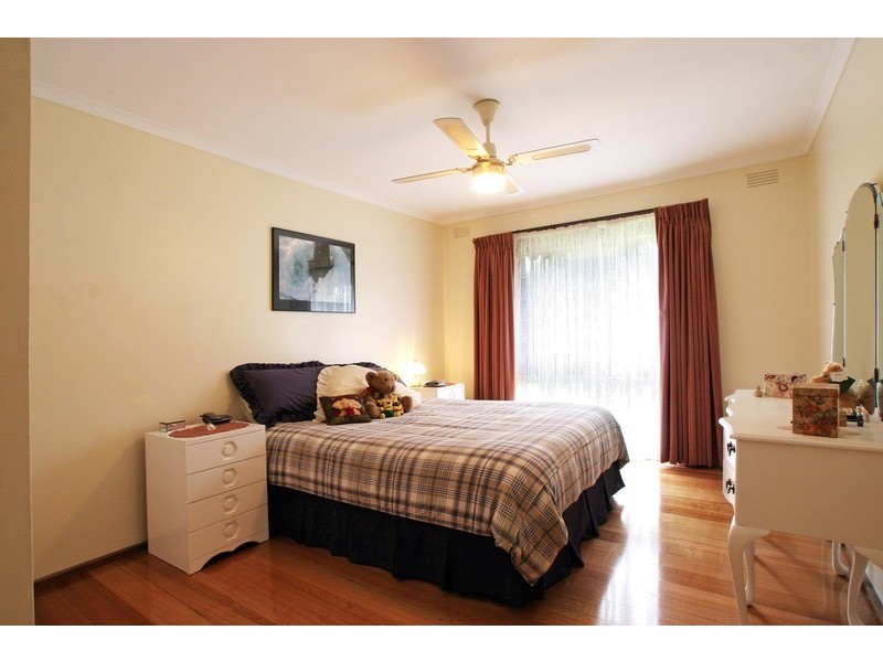 119 Esther Crescent, Mooroolbark VIC 3138