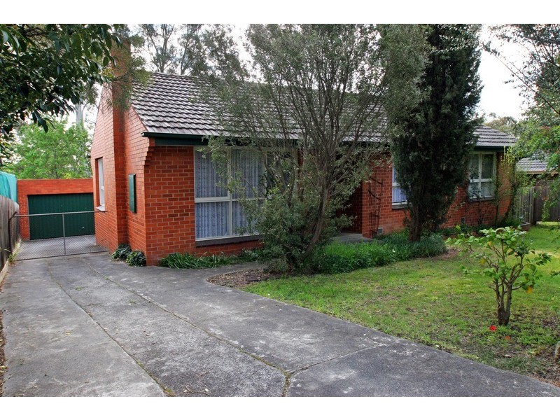 77 Highview Drive, Mooroolbark VIC 3138