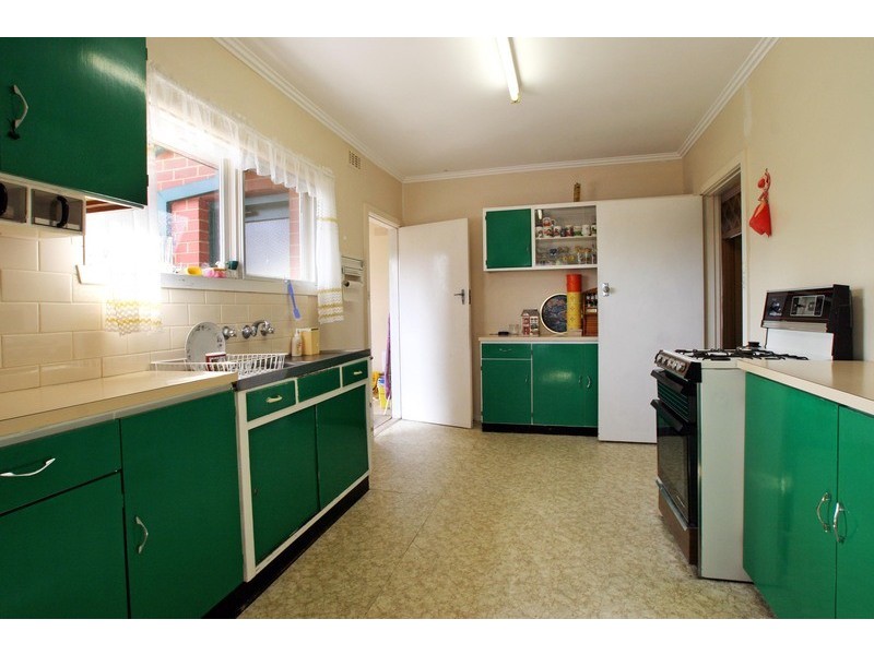 77 Highview Drive, Mooroolbark VIC 3138