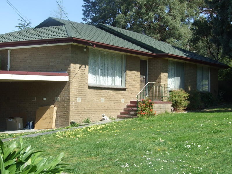 6 Orrong Crescent, Mooroolbark VIC 3138