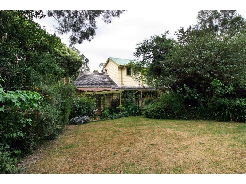 4 Newman Road, Mooroolbark VIC 3138