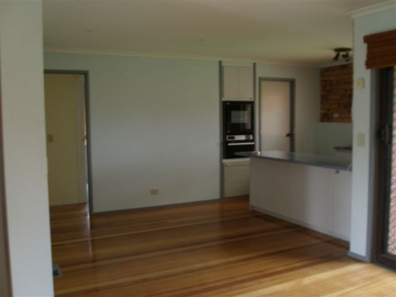 44 Barker Drive, Mooroolbark VIC 3138