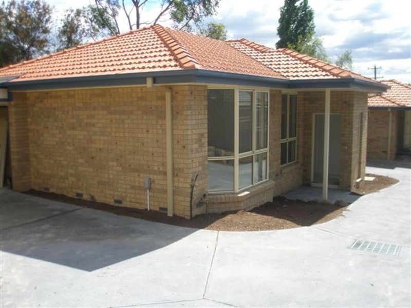 2/12 Felix Grove, Mooroolbark VIC 3138