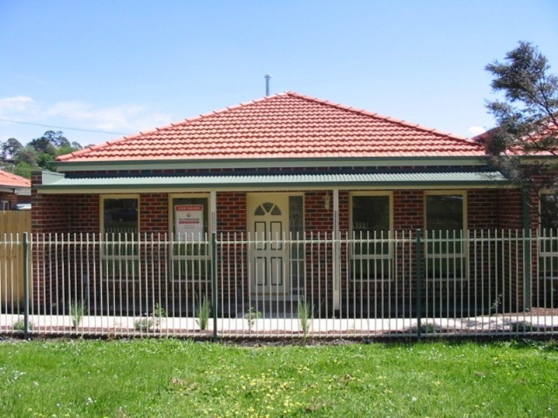 2/5 Charles Street, Mooroolbark VIC 3138