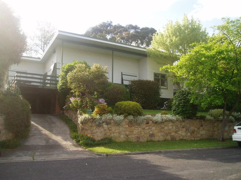 16 Velma Grove, Ringwood East VIC 3135