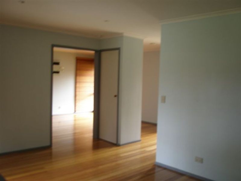 44 Barker Drive, Mooroolbark VIC 3138