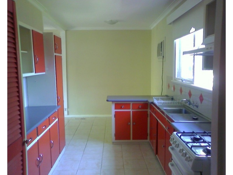 8 Neville Street, Mooroolbark VIC 3138