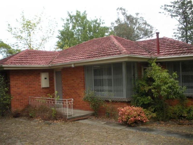 13 Saxon Drive, Mooroolbark VIC 3138