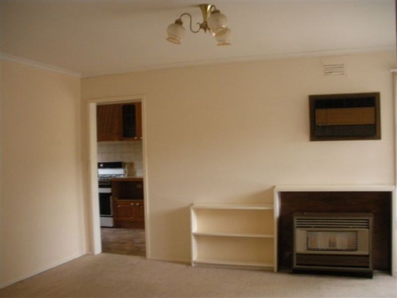 13 Saxon Drive, Mooroolbark VIC 3138