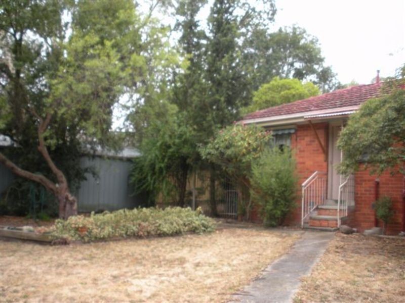 13 Saxon Drive, Mooroolbark VIC 3138