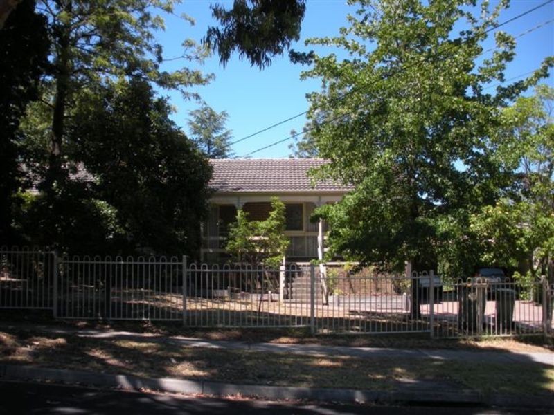 30 Larnook Crescent, Mooroolbark VIC 3138