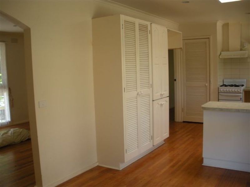 30 Larnook Crescent, Mooroolbark VIC 3138