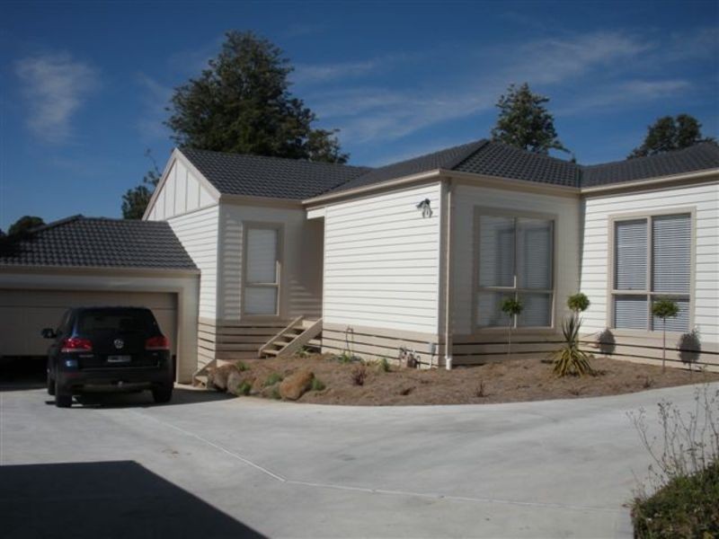 2/10 Dunoon Street, Mooroolbark VIC 3138