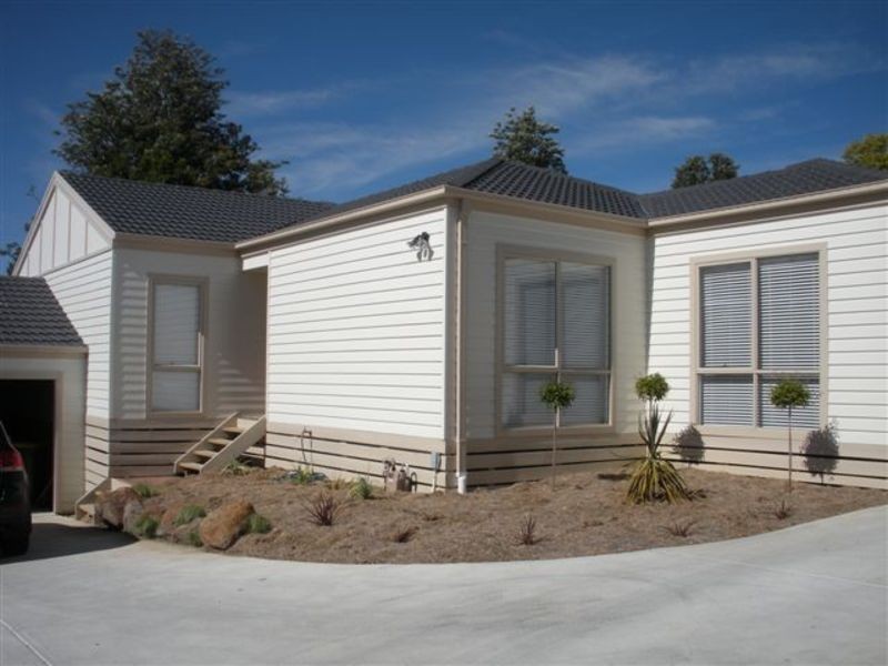 2/10 Dunoon Street, Mooroolbark VIC 3138