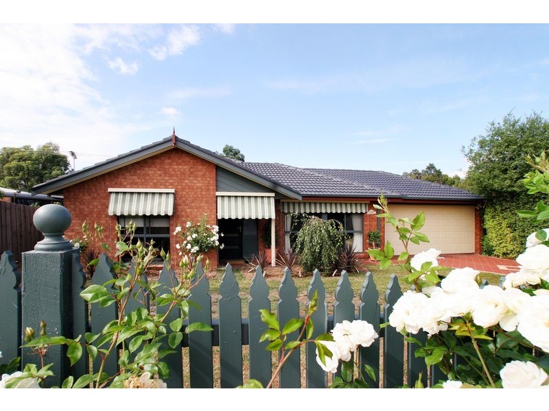 105 Landscape Drive, Mooroolbark VIC 3138