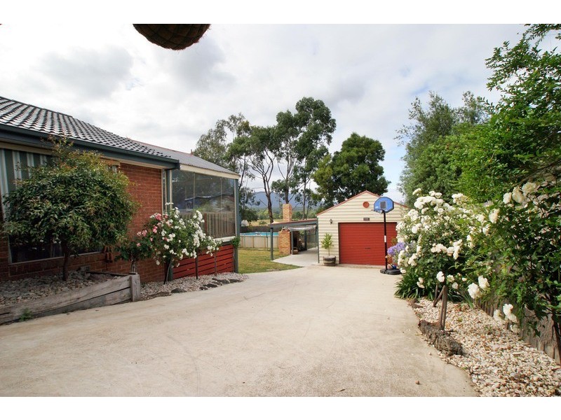 105 Landscape Drive, Mooroolbark VIC 3138