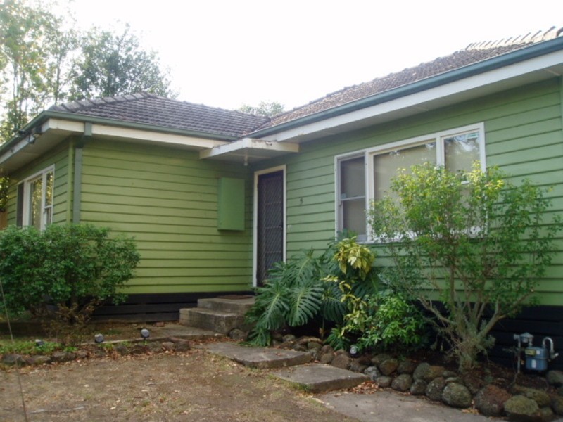 5 Julie Road, Croydon VIC 3136