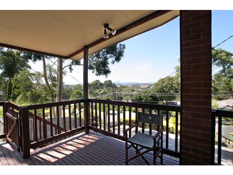 7 Devon Walk, Mooroolbark VIC 3138