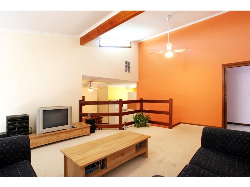 7 Devon Walk, Mooroolbark VIC 3138