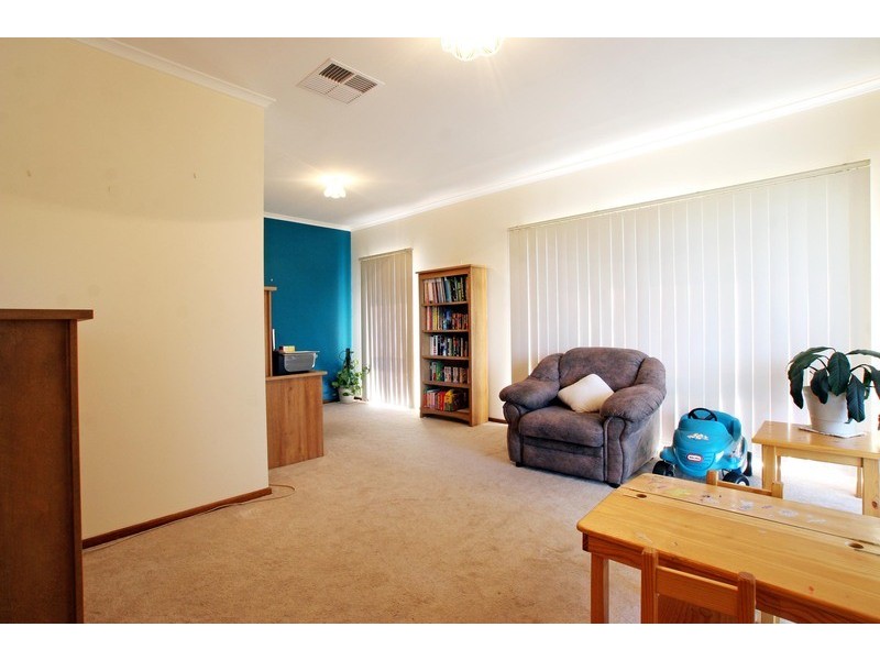 7 Devon Walk, Mooroolbark VIC 3138