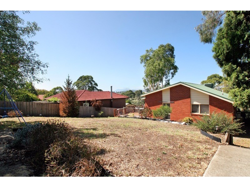 7 Devon Walk, Mooroolbark VIC 3138