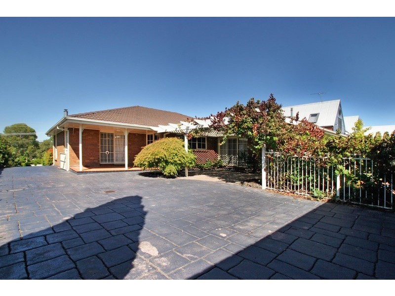 9 Panorama Drive, Croydon North VIC 3136
