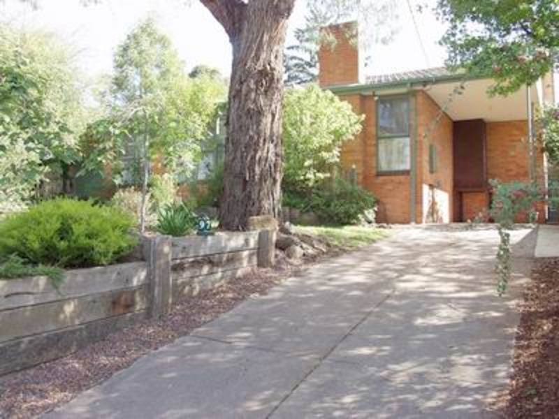 11 Holmes Road, Mooroolbark VIC 3138