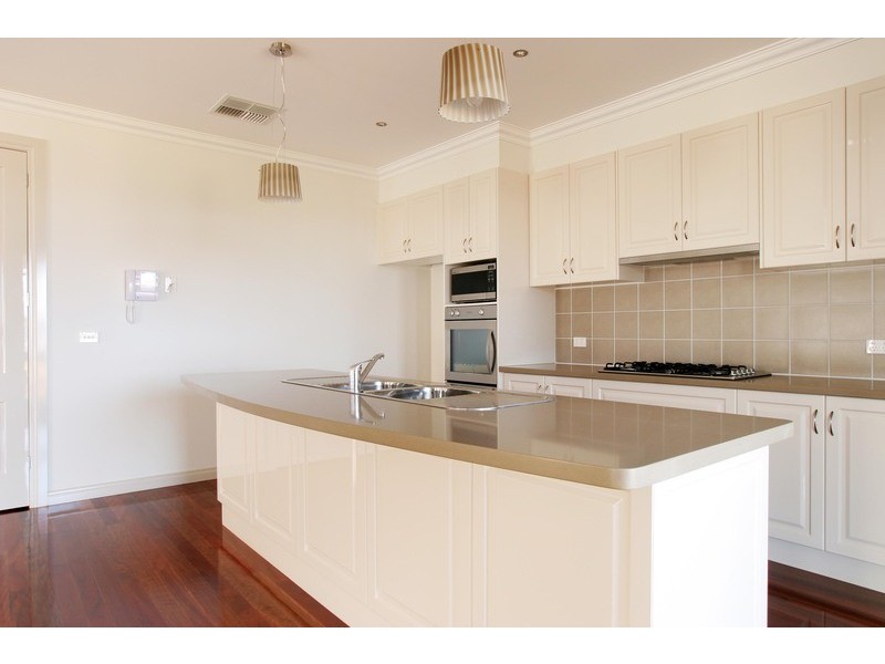 7 Kingston Way, Mooroolbark VIC 3138